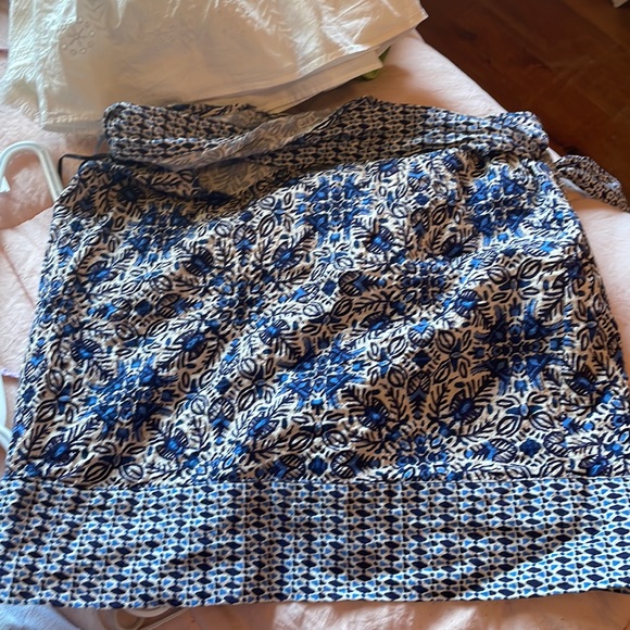 Blue patterned Zara mini skirt. - Picture 2 of 3